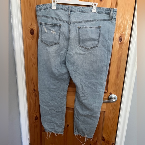 Universal Thread Light Wash Ripped Jeans - Picture 2 of 3